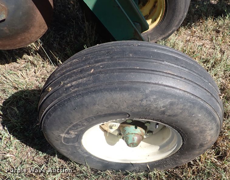 image for item DN2098 John Deere 235  double off-set disk