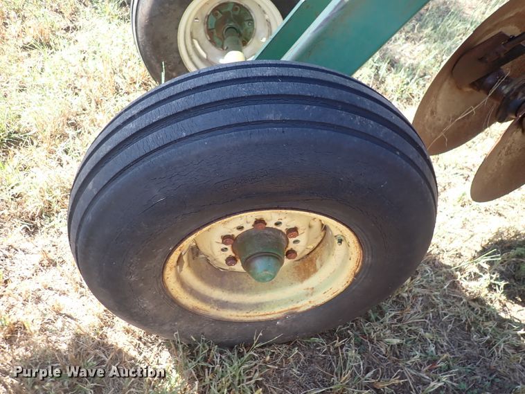 image for item DN2098 John Deere 235  double off-set disk