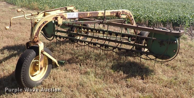 image for item DN2099 John Deere 640  hay rake