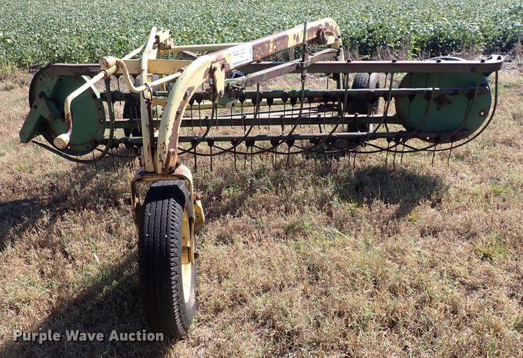 image for item DN2099 John Deere 640  hay rake