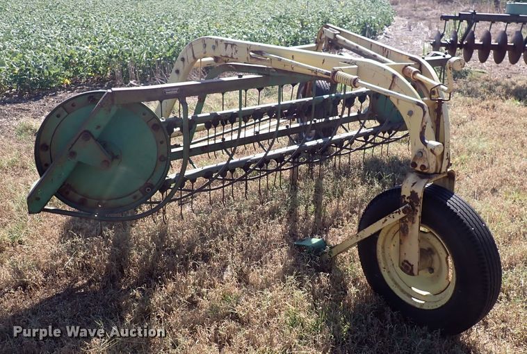 image for item DN2099 John Deere 640  hay rake