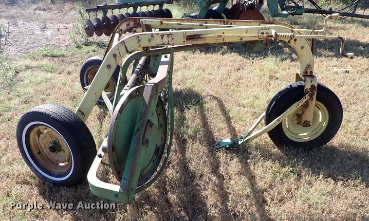 image for item DN2099 John Deere 640  hay rake