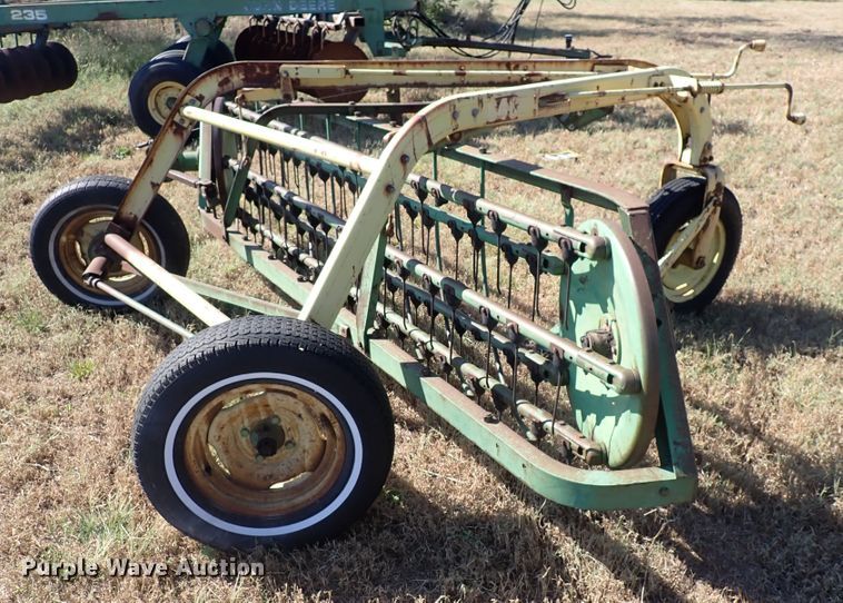 image for item DN2099 John Deere 640  hay rake