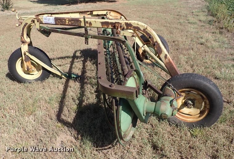 image for item DN2099 John Deere 640  hay rake