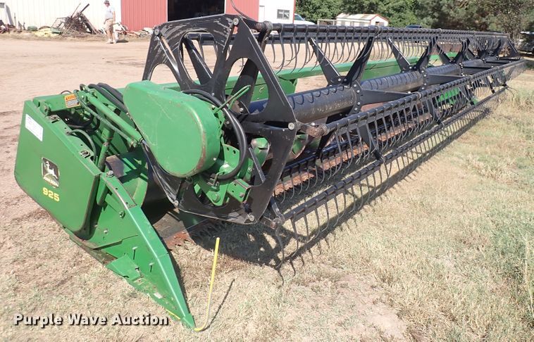 image for item DN2100 1995 John Deere 925  rigid head