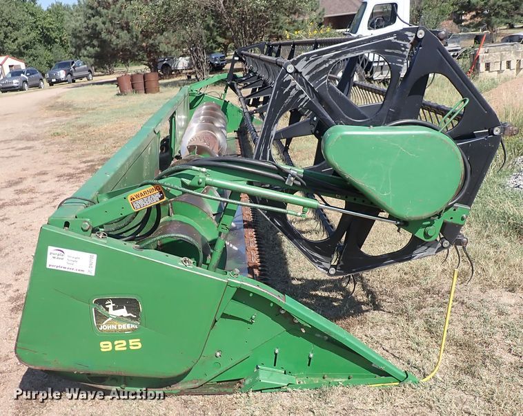 image for item DN2100 1995 John Deere 925  rigid head