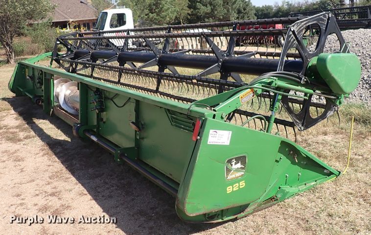 image for item DN2100 1995 John Deere 925  rigid head