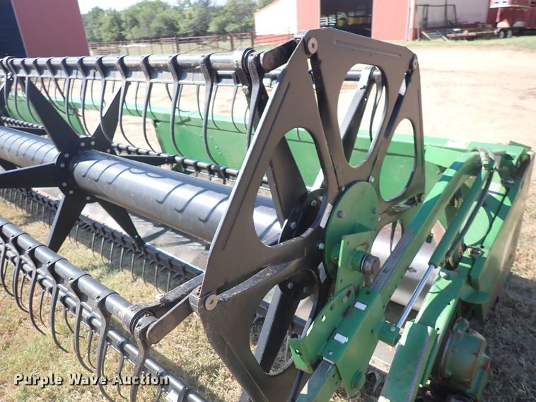 image for item DN2100 1995 John Deere 925  rigid head