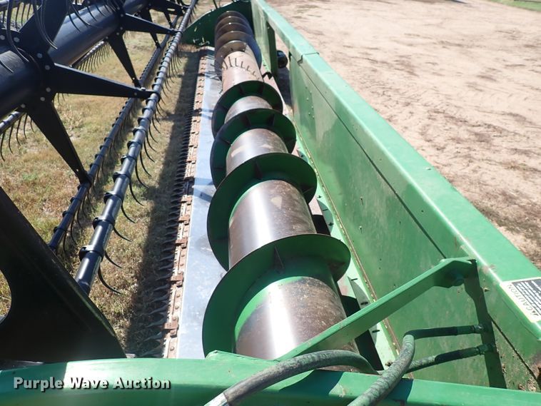 image for item DN2100 1995 John Deere 925  rigid head