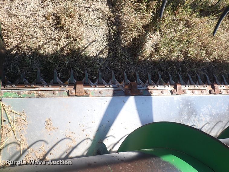 image for item DN2100 1995 John Deere 925  rigid head