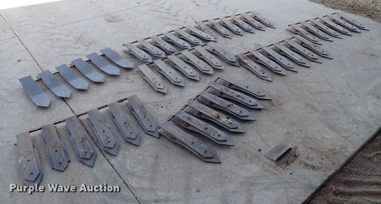 image for item DN2100 1995 John Deere 925  rigid head