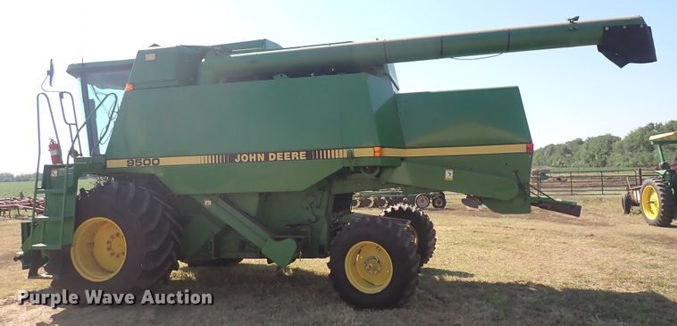 image for item DN2103 1995 John Deere 9500  combine