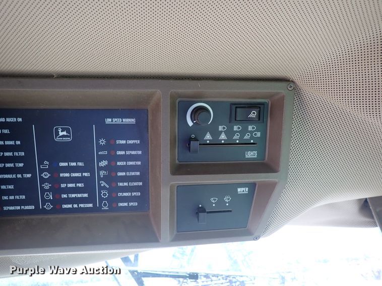 image for item DN2103 1995 John Deere 9500  combine