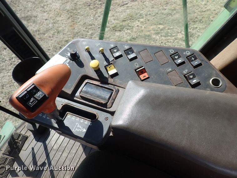 image for item DN2103 1995 John Deere 9500  combine