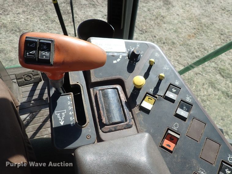 image for item DN2103 1995 John Deere 9500  combine