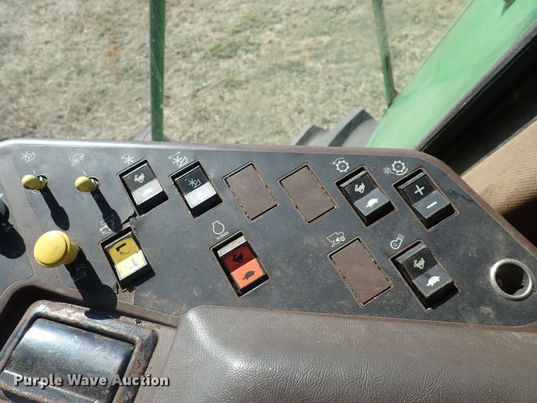 image for item DN2103 1995 John Deere 9500  combine