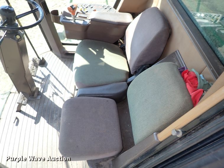 image for item DN2103 1995 John Deere 9500  combine