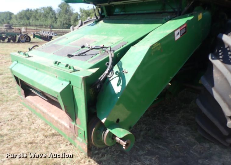 image for item DN2103 1995 John Deere 9500  combine