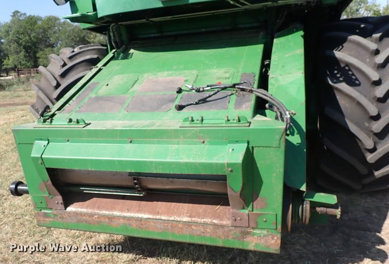 image for item DN2103 1995 John Deere 9500  combine