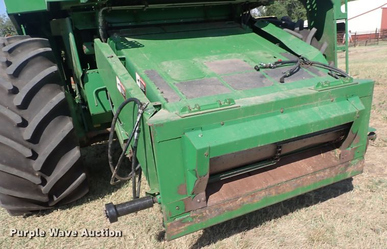 image for item DN2103 1995 John Deere 9500  combine