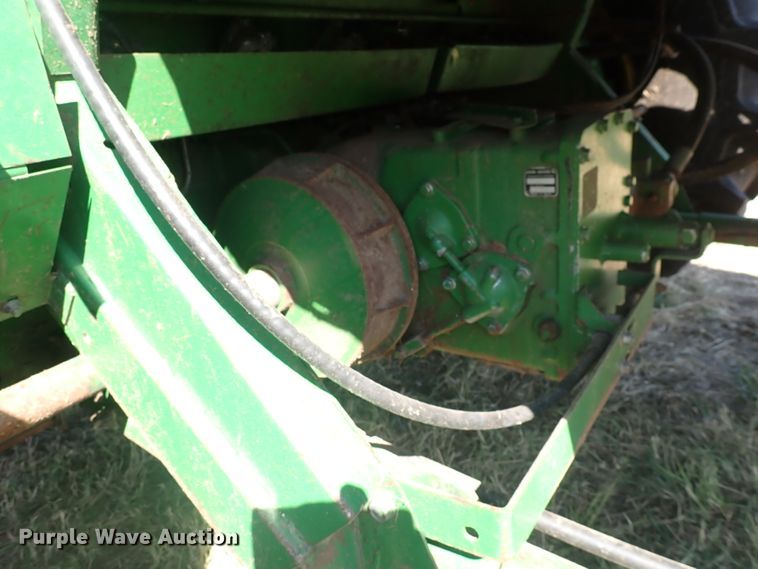 image for item DN2103 1995 John Deere 9500  combine