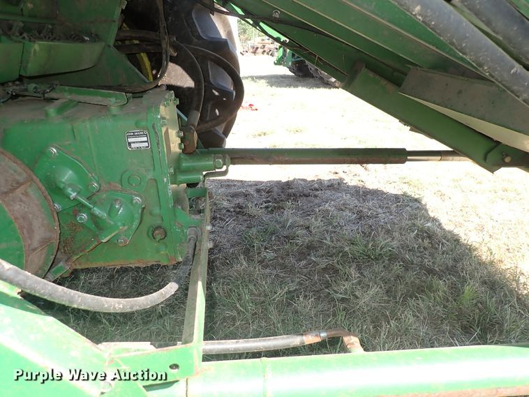image for item DN2103 1995 John Deere 9500  combine