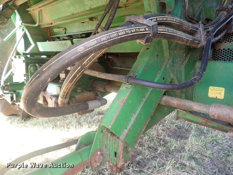 image for item DN2103 1995 John Deere 9500  combine