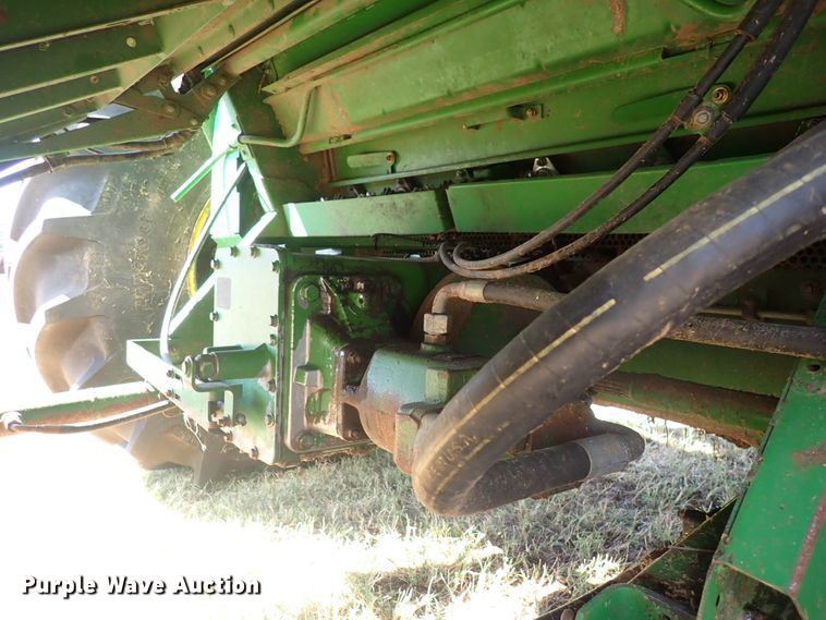 image for item DN2103 1995 John Deere 9500  combine