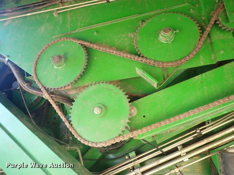 image for item DN2103 1995 John Deere 9500  combine