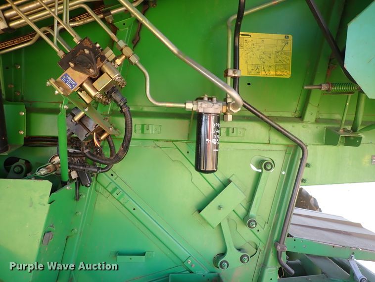 image for item DN2103 1995 John Deere 9500  combine