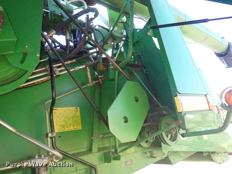 image for item DN2103 1995 John Deere 9500  combine