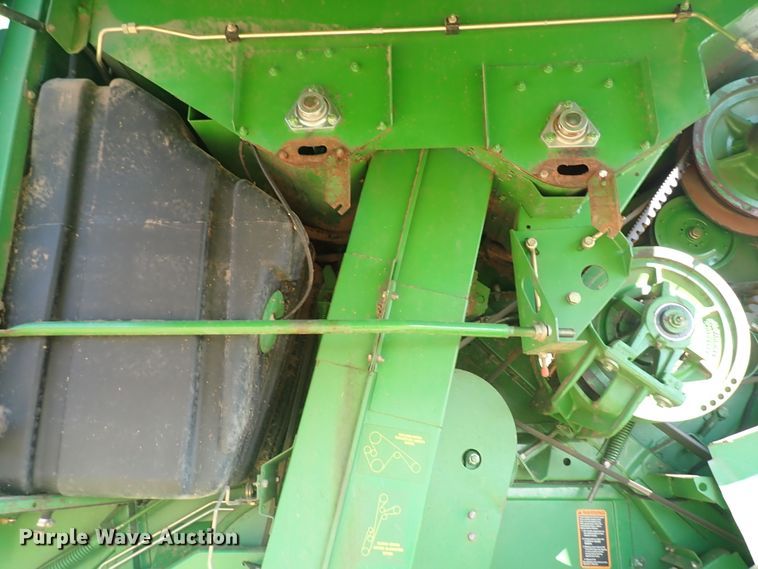 image for item DN2103 1995 John Deere 9500  combine