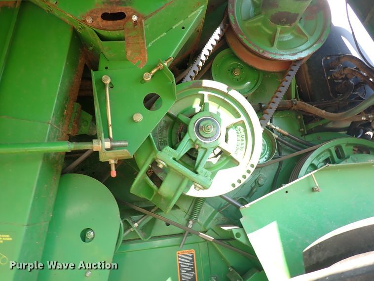 image for item DN2103 1995 John Deere 9500  combine