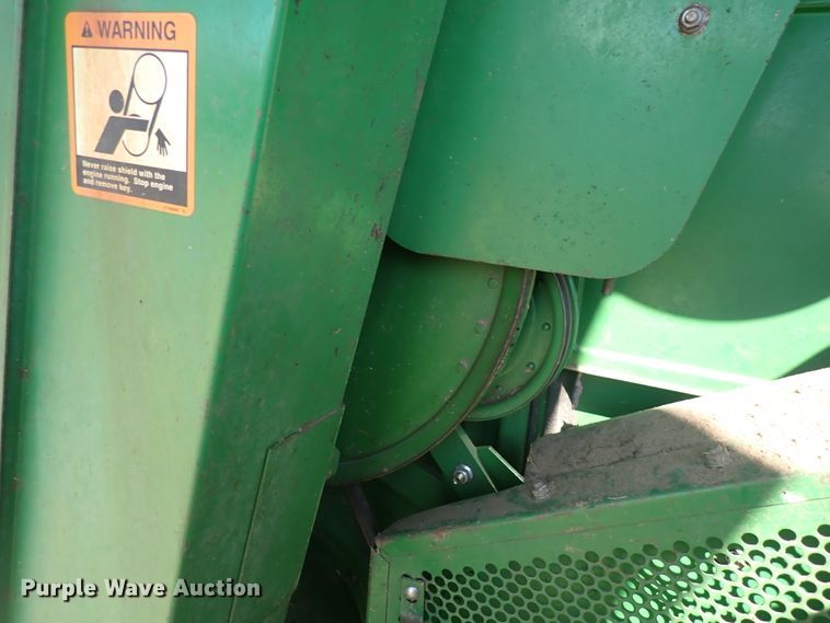 image for item DN2103 1995 John Deere 9500  combine