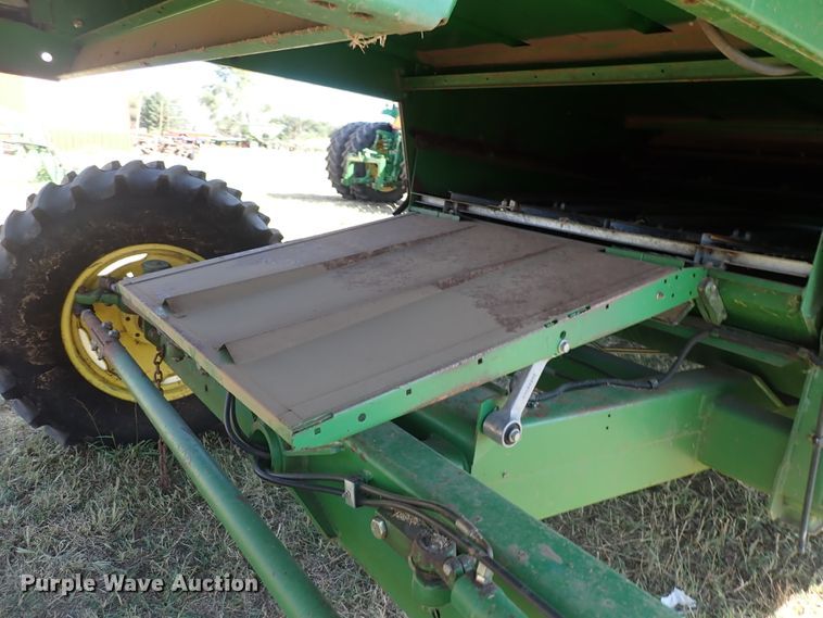 image for item DN2103 1995 John Deere 9500  combine