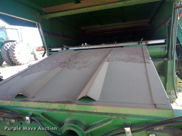 image for item DN2103 1995 John Deere 9500  combine