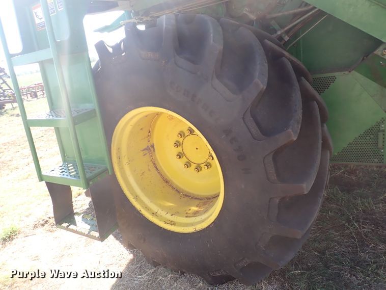 image for item DN2103 1995 John Deere 9500  combine