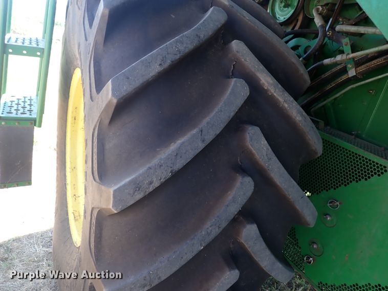 image for item DN2103 1995 John Deere 9500  combine