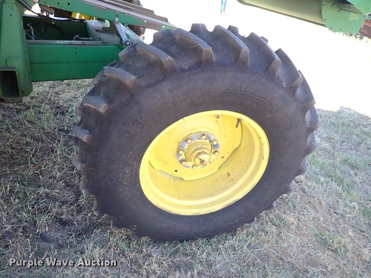 image for item DN2103 1995 John Deere 9500  combine