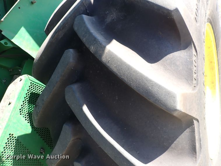 image for item DN2103 1995 John Deere 9500  combine