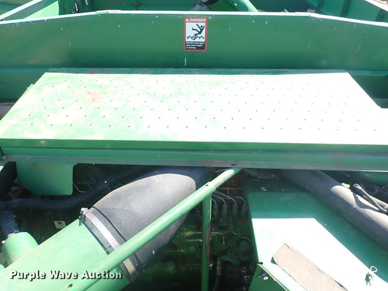 image for item DN2103 1995 John Deere 9500  combine