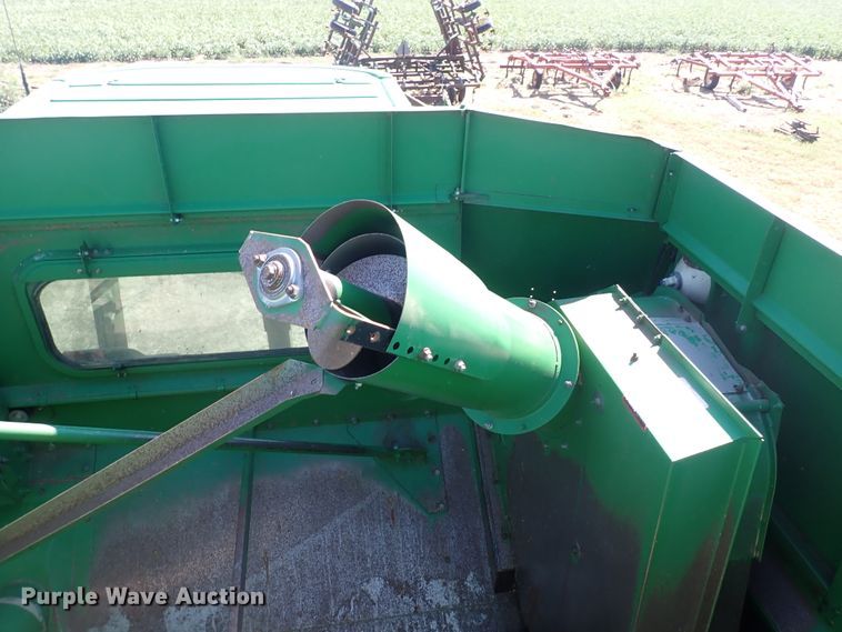 image for item DN2103 1995 John Deere 9500  combine