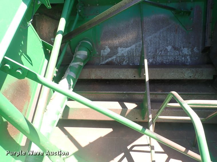 image for item DN2103 1995 John Deere 9500  combine