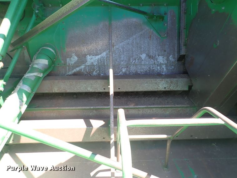 image for item DN2103 1995 John Deere 9500  combine