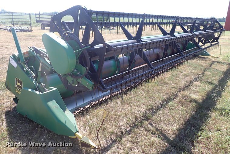 image for item DN2104 1997 John Deere 925  flex head