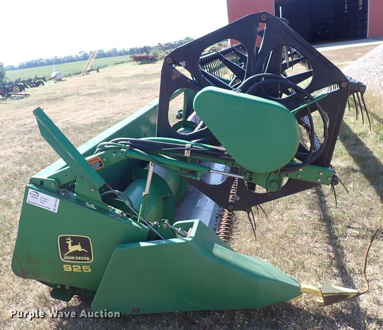 image for item DN2104 1997 John Deere 925  flex head