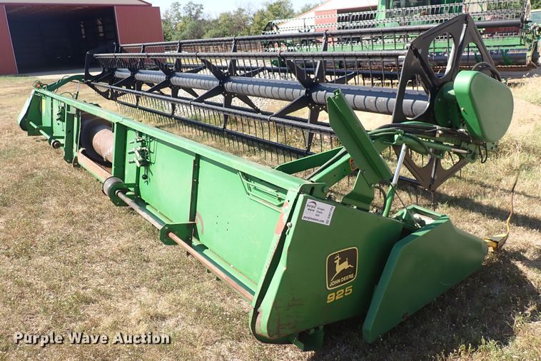 image for item DN2104 1997 John Deere 925  flex head