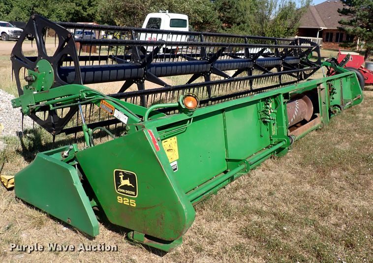 image for item DN2104 1997 John Deere 925  flex head