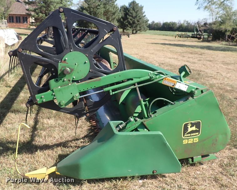 image for item DN2104 1997 John Deere 925  flex head