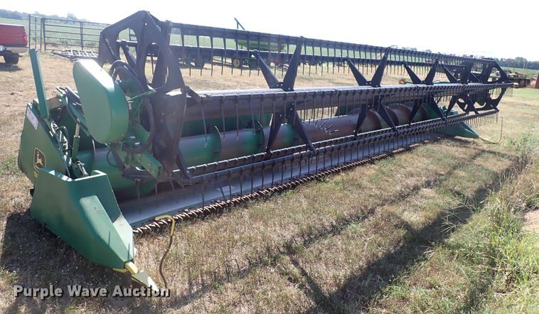 image for item DN2104 1997 John Deere 925  flex head